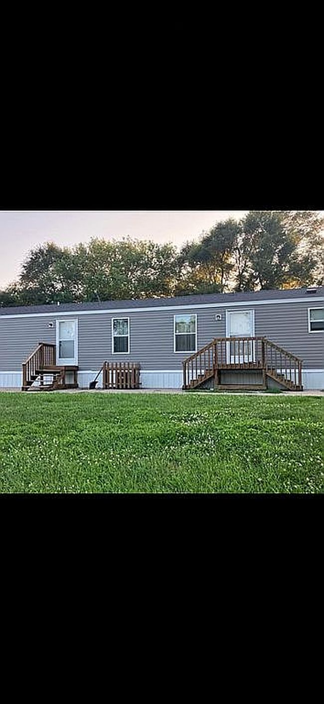 Photo of 303 Walnut St, De Kalb, MO