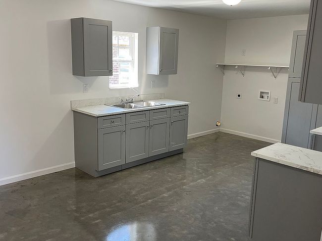 Image of 107 N Loop St