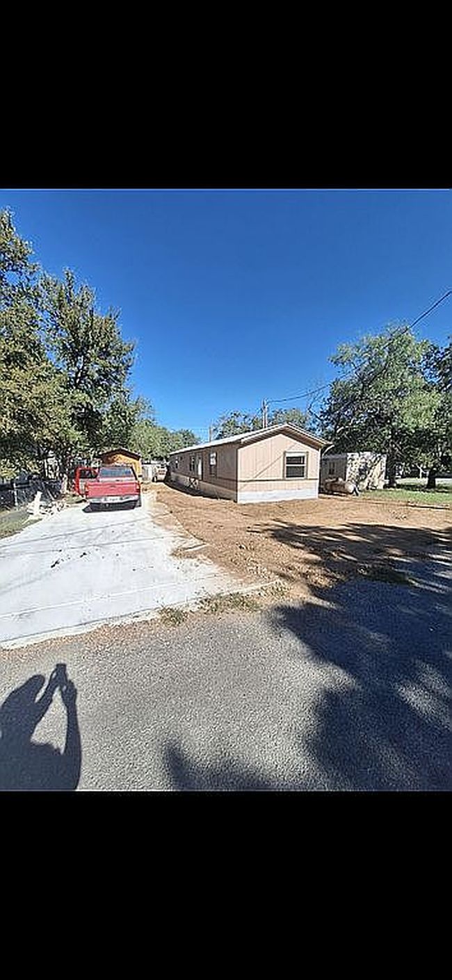Photo of 703 Fir Ln
