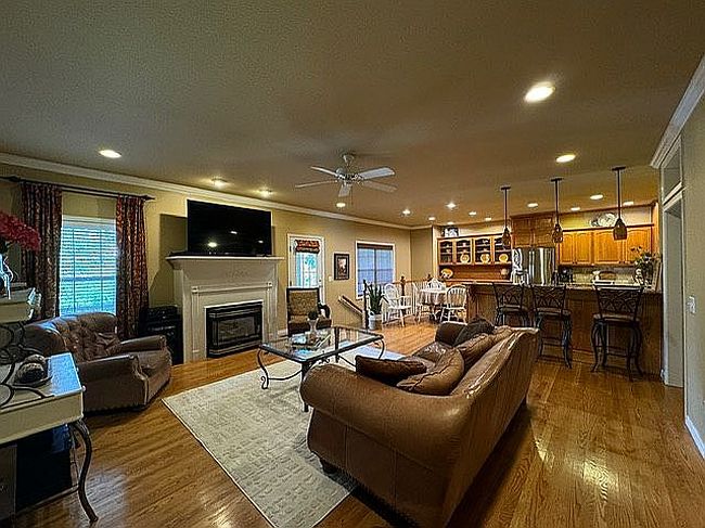 Photo of 307 Autumnwood Dr, Russellville, AR