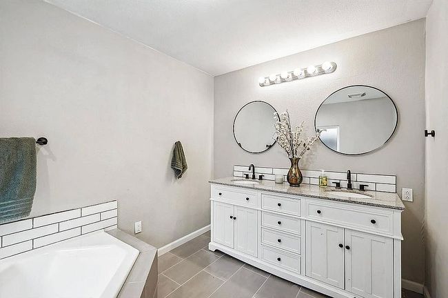 Photo of 730 W Purnell Rd, Lewisville, TX