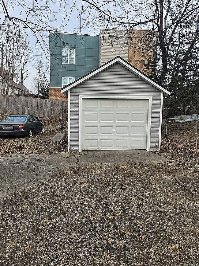 Additional photo 2 of property located at 1423 33rd St