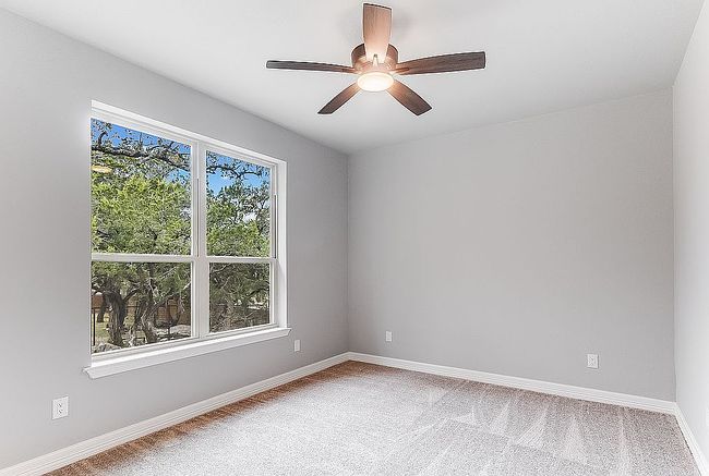 Photo of 914 W Oak Ridge Dr, Marble Falls, TX