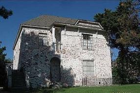 Preview of property located at 1705 N Drexel Blvd