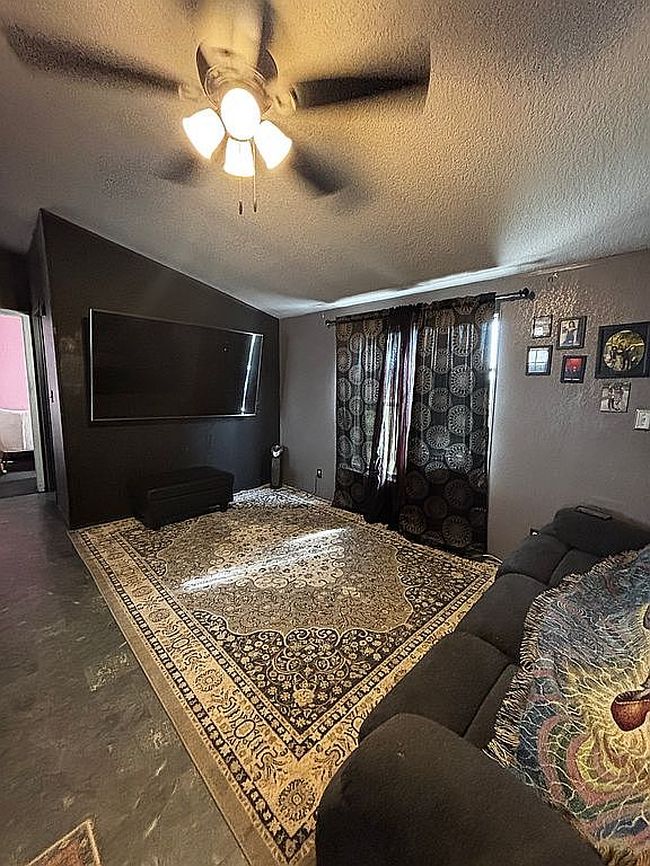 Additional photo 3 of property located at 7249 S Hillside St