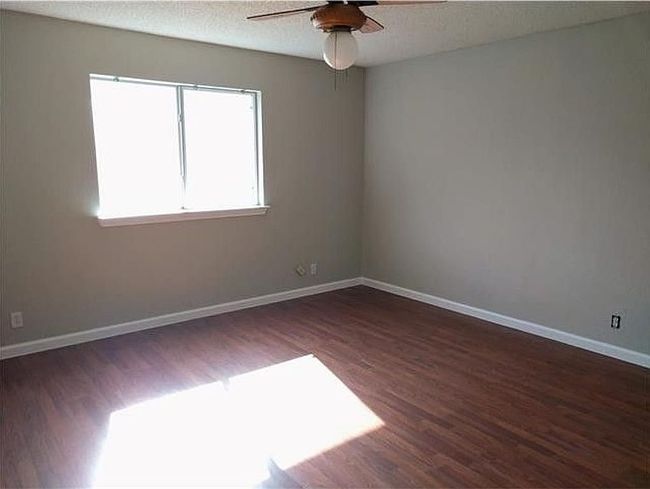 Image of 2106 Logan Dr