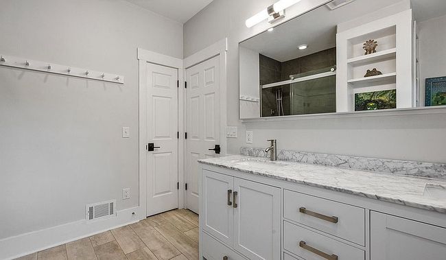 Photo of 5 Conway Cir, Loudonville, NY