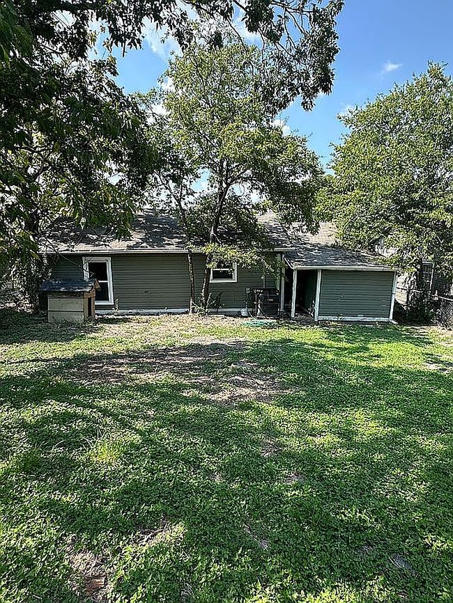 Photo of 2608 Clay Ave