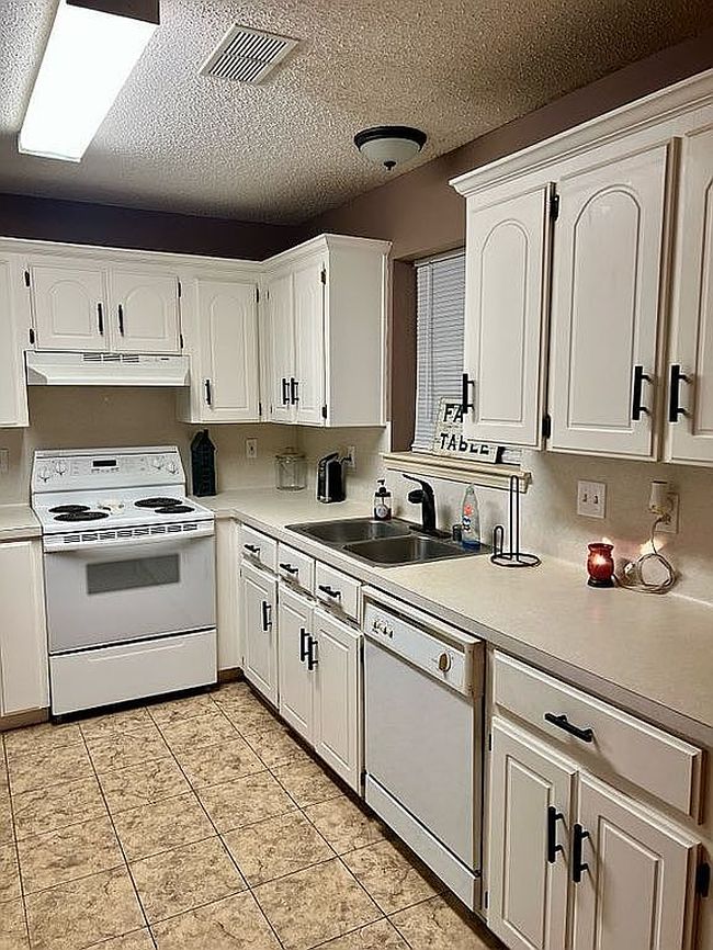 Image of 20 Fawn Dr