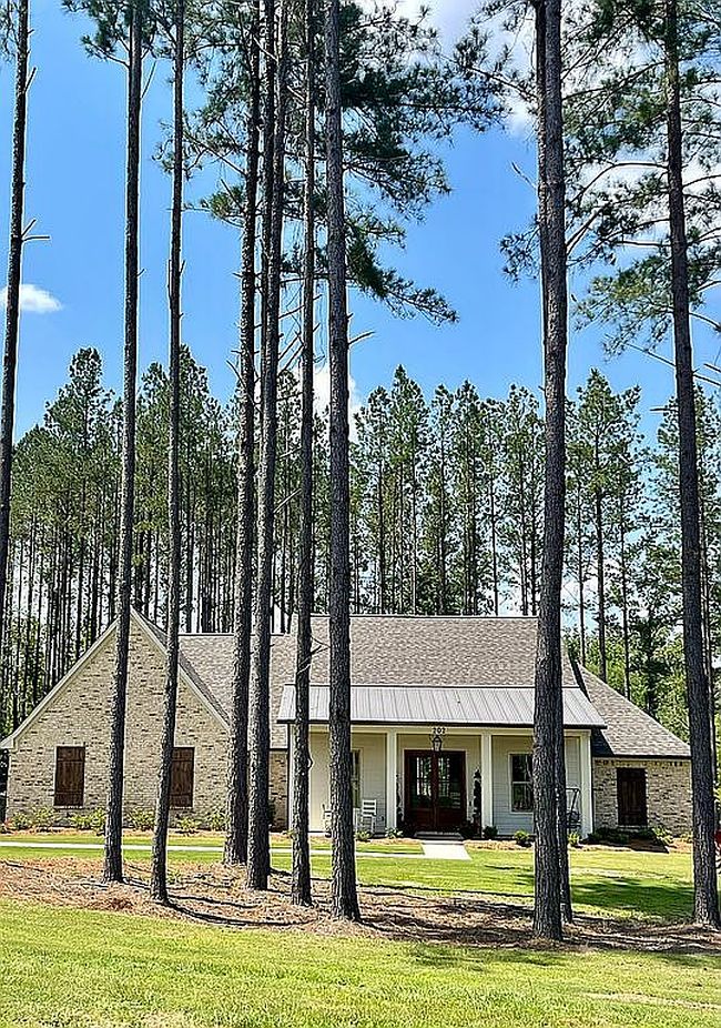 Photo of 202 Lost Oak Ln, Brandon, MS