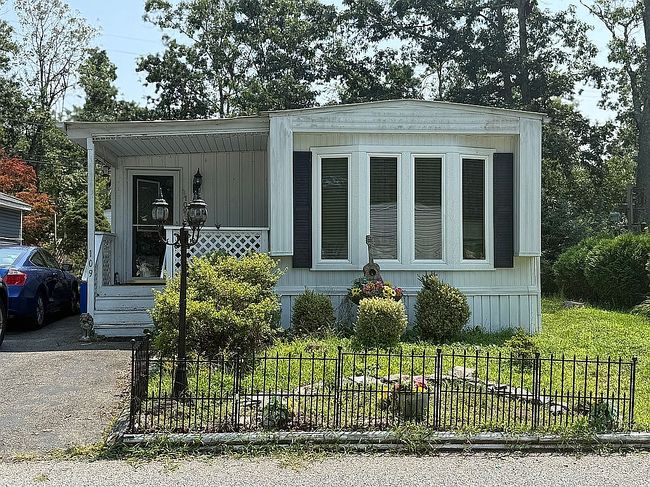 Photo of 109 Redwood Dr, Barnegat, NJ