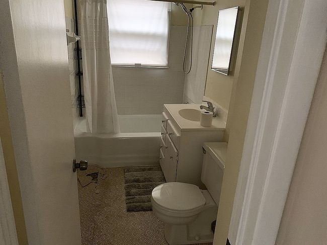 Image of 3210 E Young St