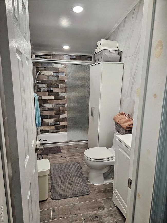 Additional photo 4 of property located at 110 Cambridge Cir
