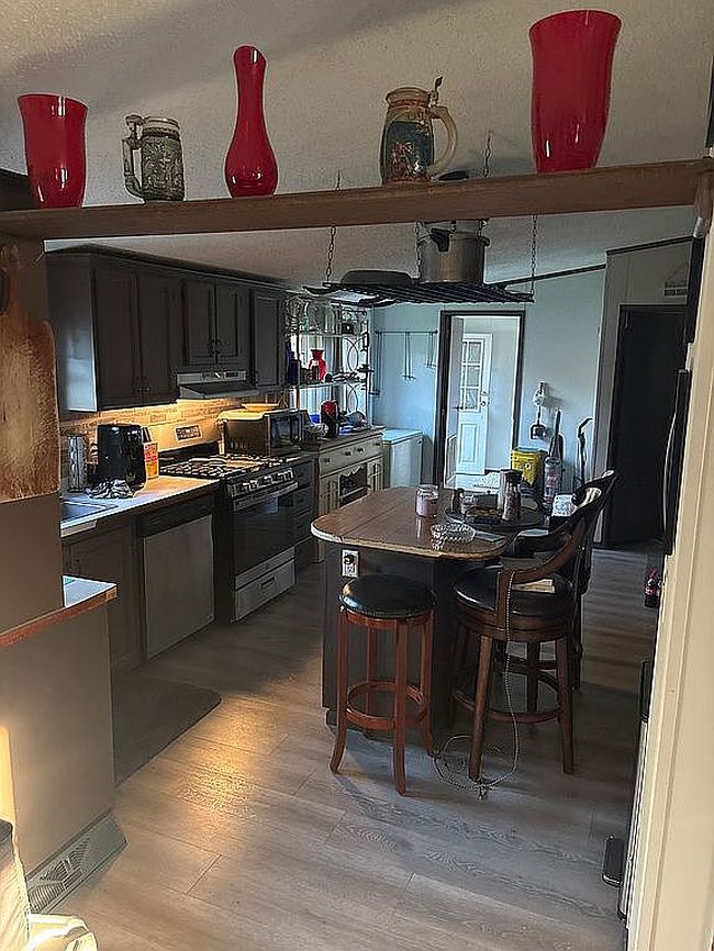 Image of 211 Lakeshore Cir
