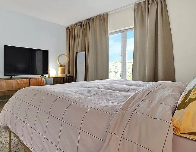 Additional photo 1 of property located at 707 Se 11th Ct