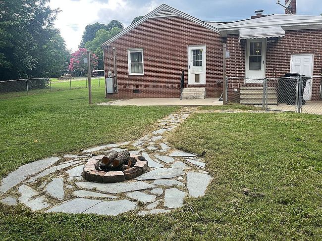 Photo of 2272 May Dr, Burlington, NC