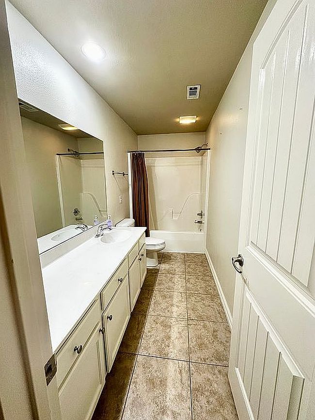 Photo of 2816 Valley West Ct, Rogers, AR