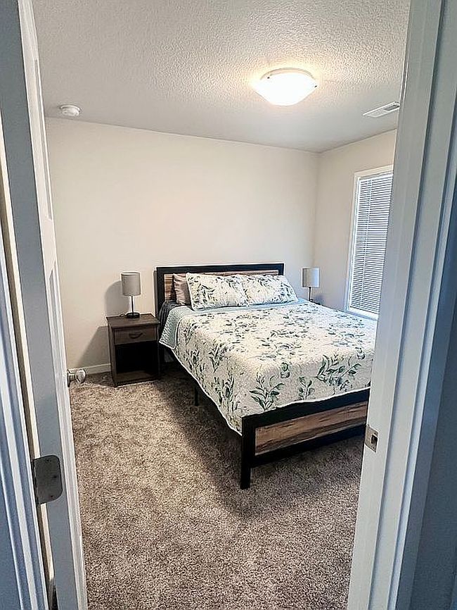 Photo of 16632 Mill Pond Cir, Urbandale, IA