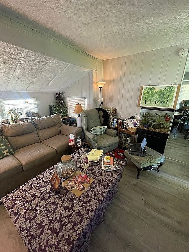 Image of 3 Woodview Ct
