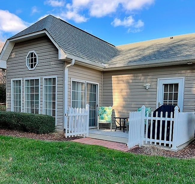 Image of 129 W Brick Walk Ct