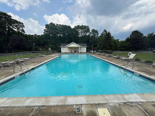 Photo of 305 Greenwich Dr, Albany, NY
