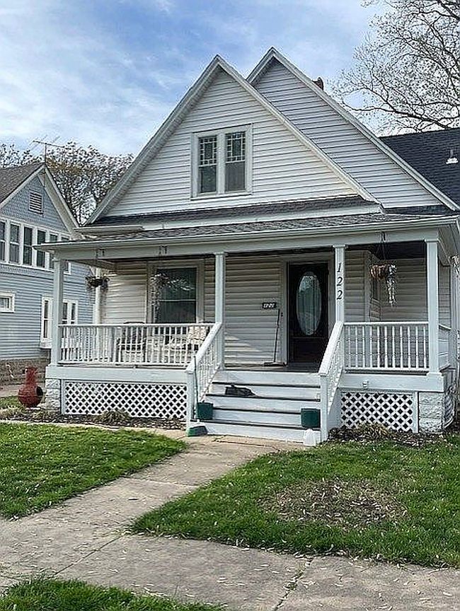 Image of 122 E 10th St