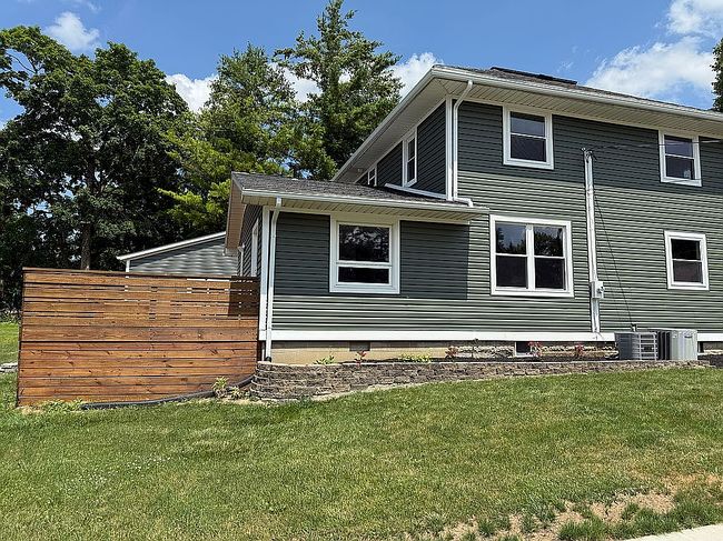 Photo of 164 S Mound St, Bluffton, OH