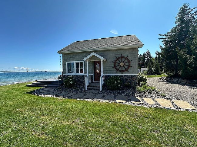 Photo of 1324 Wenniway Dr, Mackinaw City, MI
