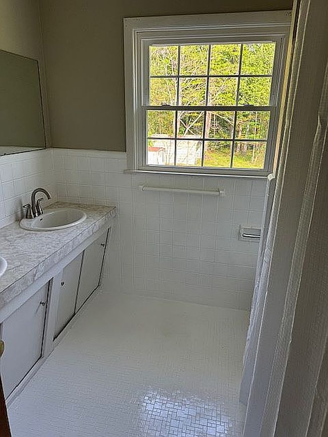 Image of 608 Lakeside Dr