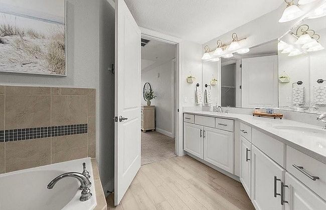 Image of 2 Riverwalk Dr #402