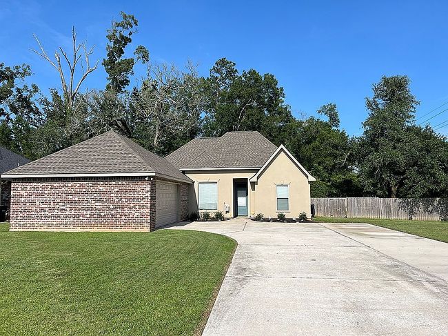Photo of 40205 Olde Mill Ln, Ponchatoula, LA