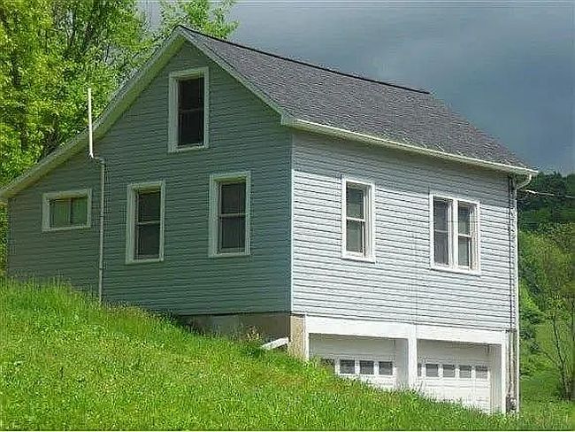 Additional photo 1 of property located at 144 State Line Rd