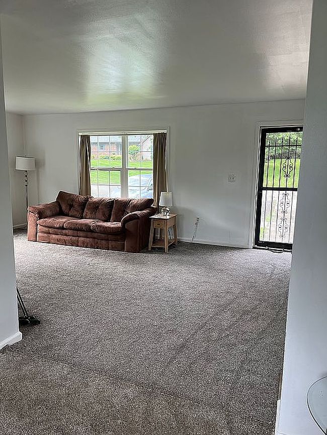 Photo of 12900 Veronica Ln, North Huntingdon, PA