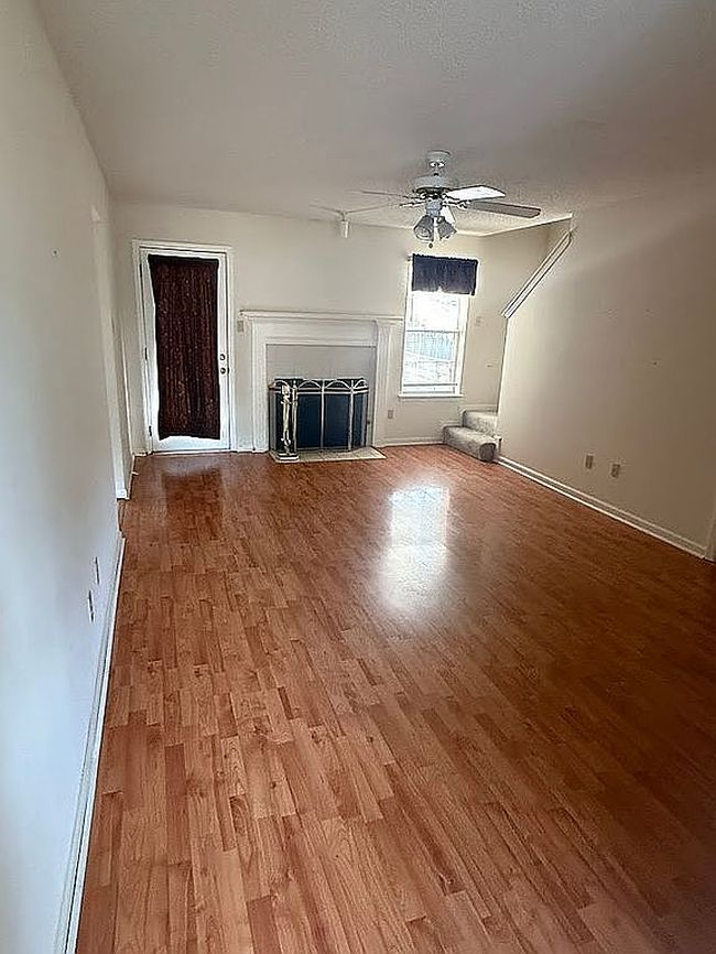 Additional photo 2 of property located at 1906 Pine Cir