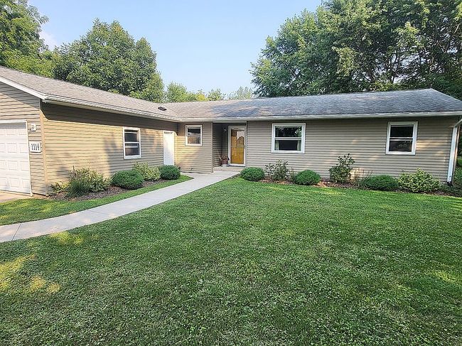 Photo of 1114 Hickory Rd, Sterling, IL