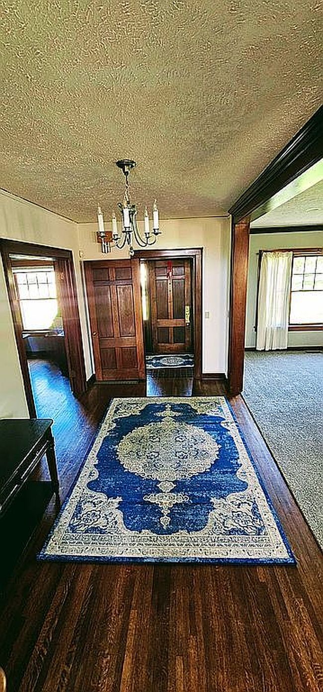 Image of 1275 N 6th St