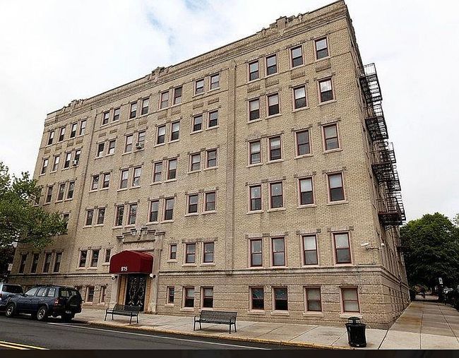 Image of 875 Boulevard East #14