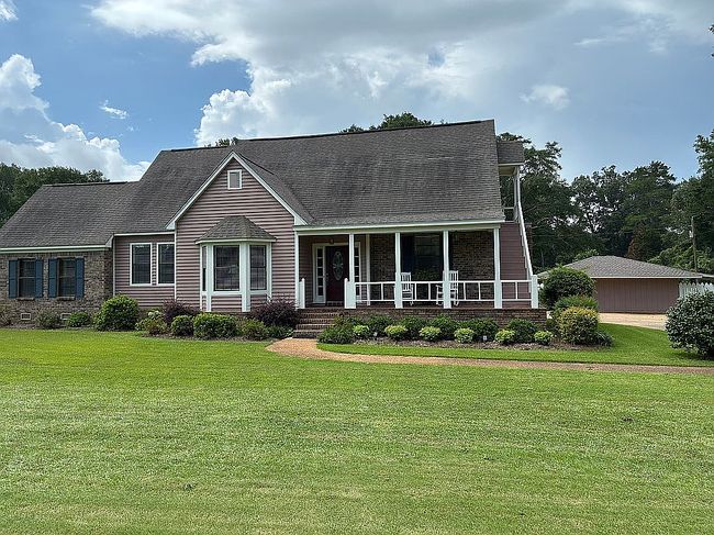 Photo of 110 Shady Oaks Cir, Carthage, MS
