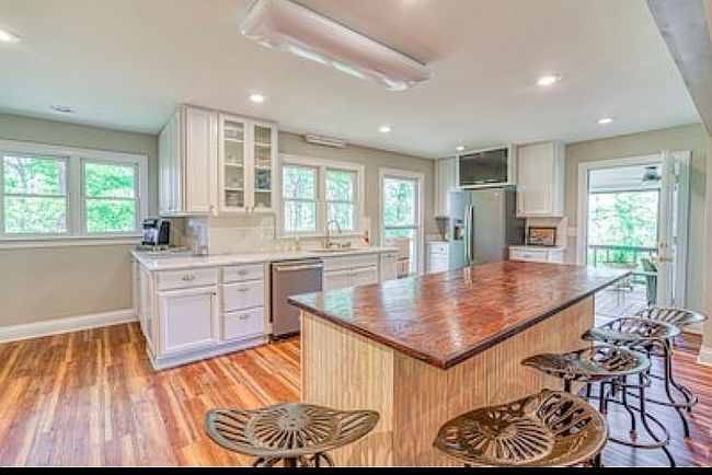 Photo of 380 Yellow Creek Ln, Counce, TN