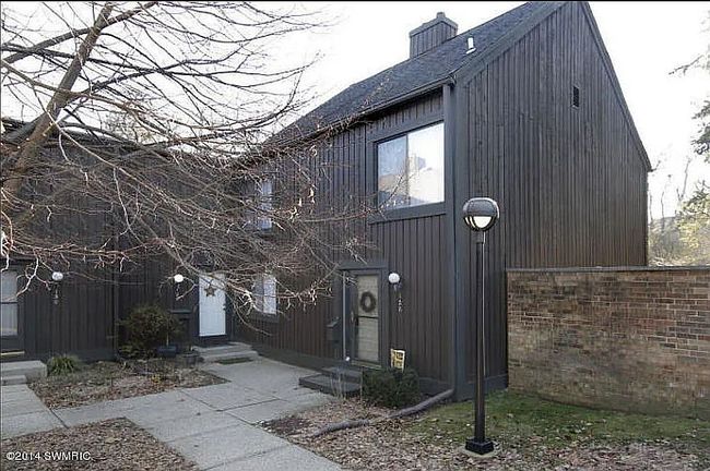 Photo of 126 Stirling Ct, Kalamazoo, MI