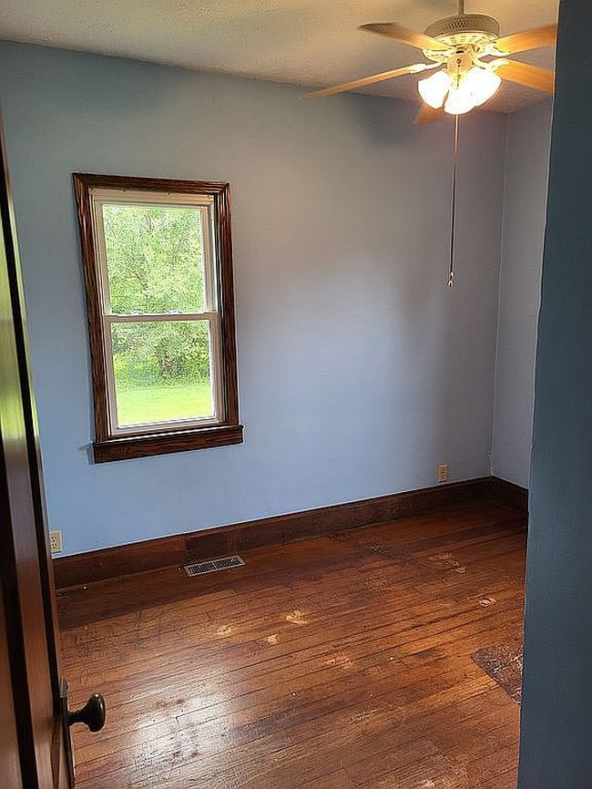 Image of 110 E Van Alstine St