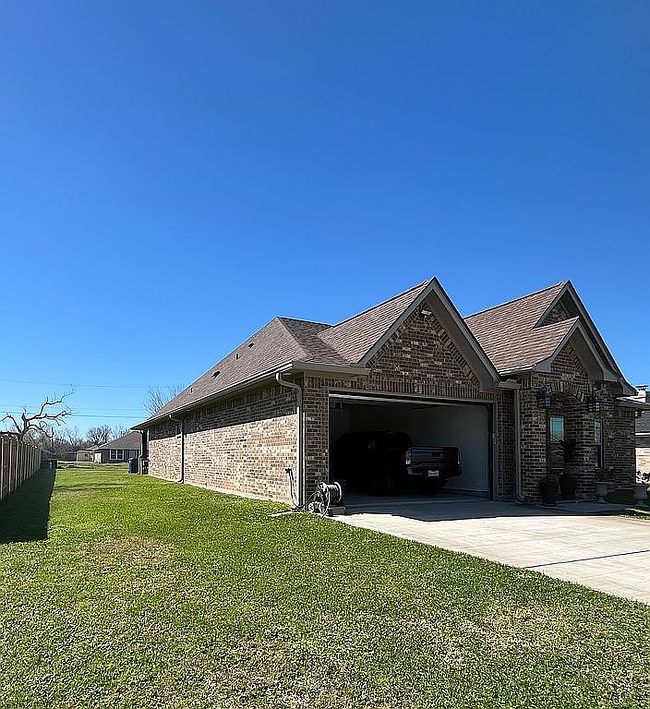 Photo of 6117 Stoneybrook St, Angleton, TX