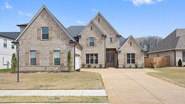 Preview of property located at 684 Woodland Fox Ln E