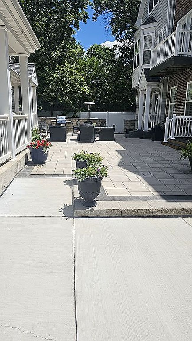 Image of 231 W Monroe Ave Unit 204