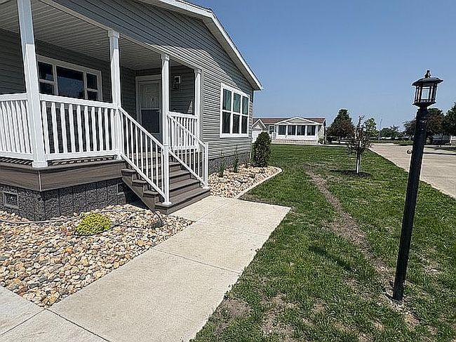 Photo of 9602 Bishop Dr Unit 33, West Des Moines, IA