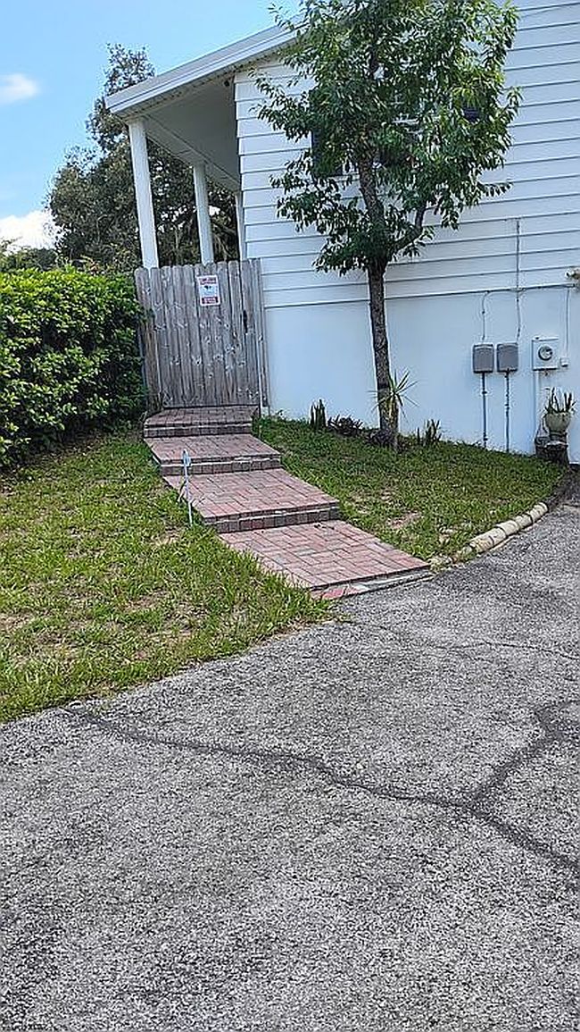 Photo of 42 N Sheltering Oaks Dr, Inverness, FL