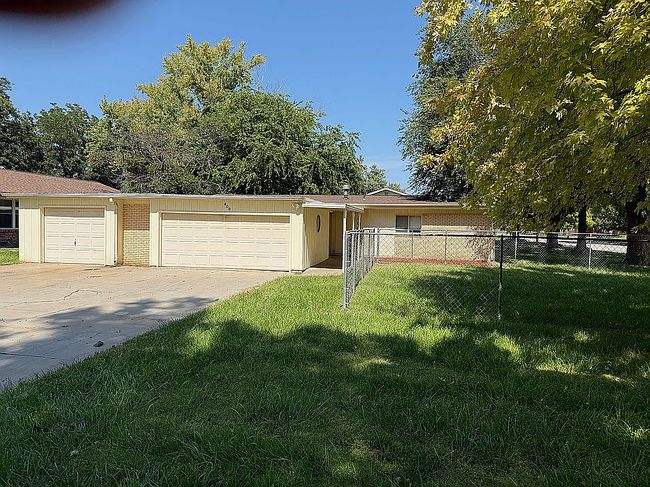 Photo of 400 W 27th Ave