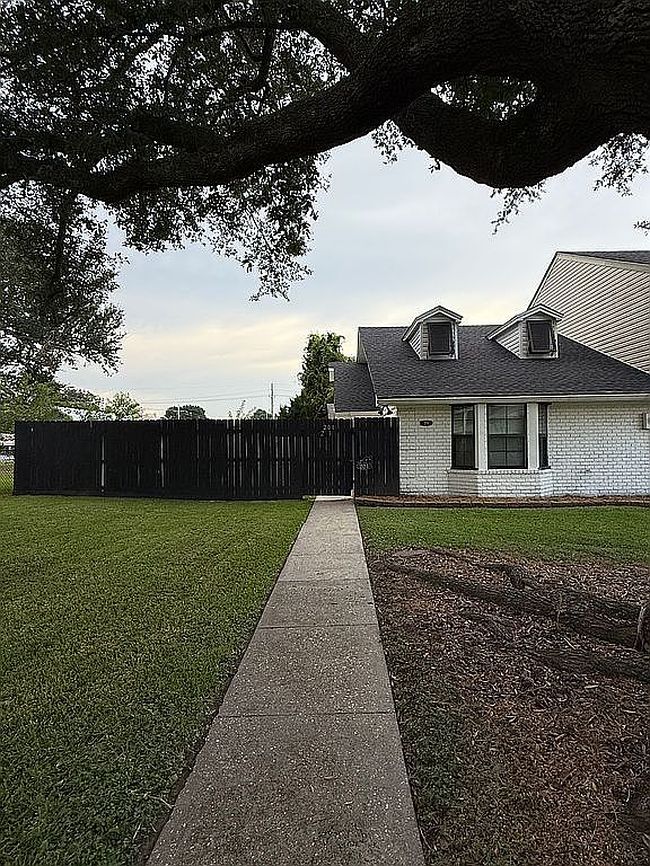 Photo of 201 N French Quarter Dr