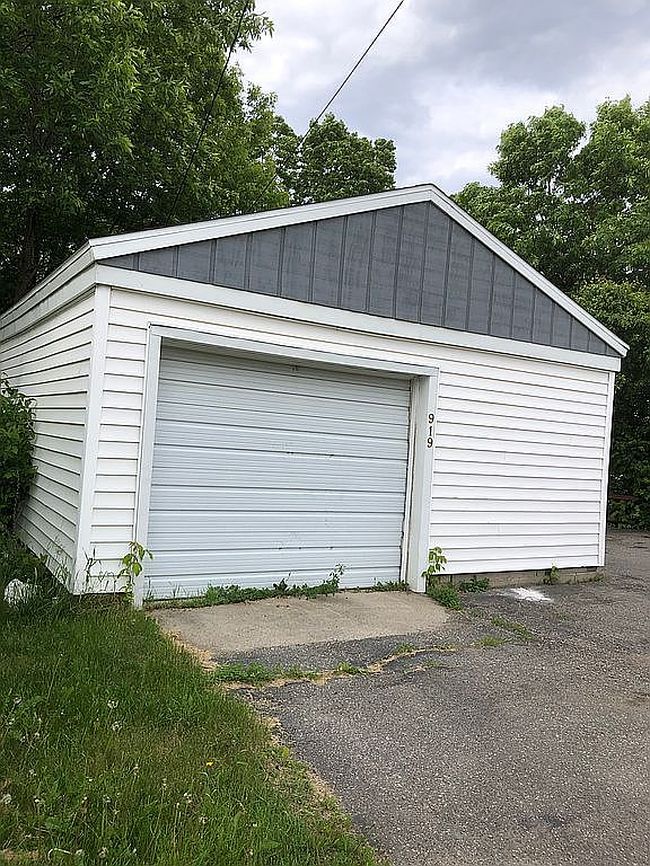 Photo of 919 6th St, International Falls, MN