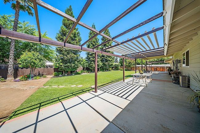 Photo of 18746 Auburn Way, Madera, CA